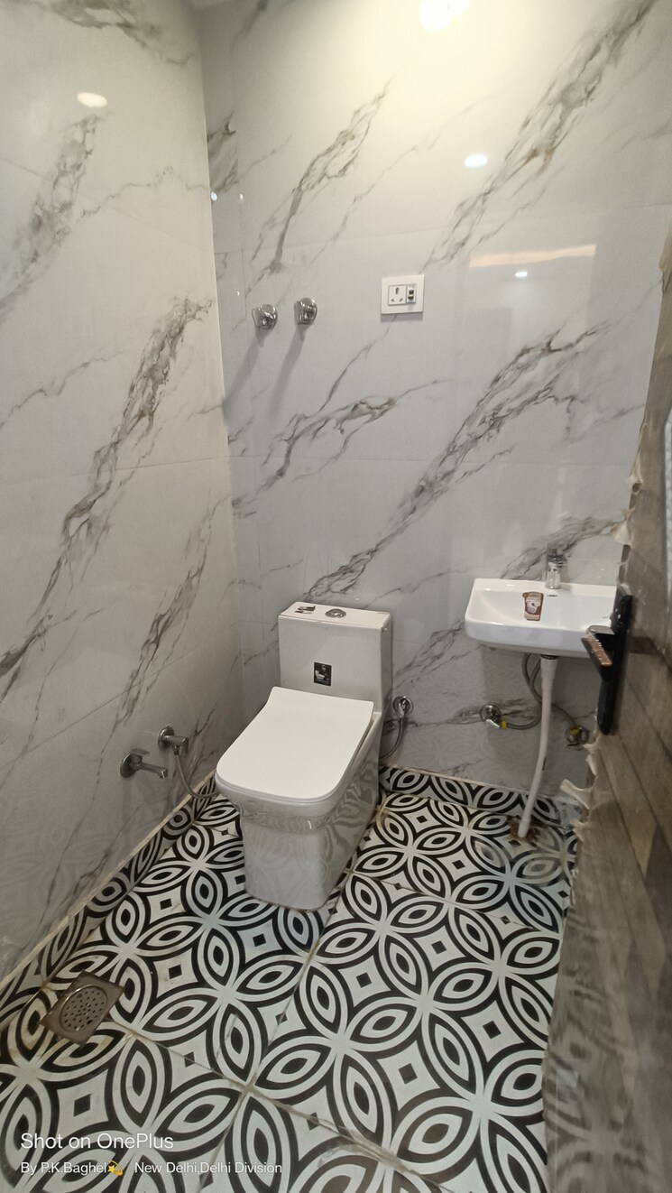 Bathroom, govindpuri 2.5 Bedroom 700 Sq.Ft. Builder Floor In Govindpuri Delhi 9162153