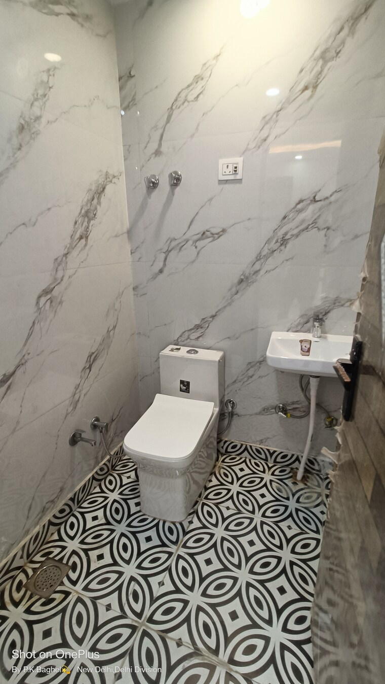 Bathroom, govindpuri 2.5 Bedroom 700 Sq.Ft. Builder Floor In Govindpuri Delhi 9162153