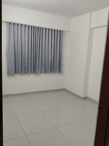 Room in 3 BHK Apartment at Shela – for Rent