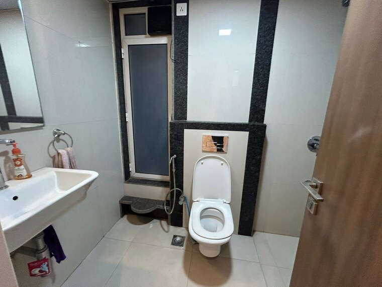 Bathroom, narang-rozanne-by-courtyard 3 Bedroom 1356 Sq.Ft. Apartment In Pokhran Road No Two Thane 9162187