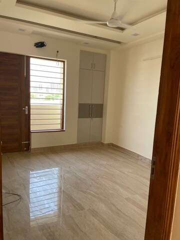 Room in 3 BHK Builder Floor at Amolik Residency, Sector 86 – for Sale