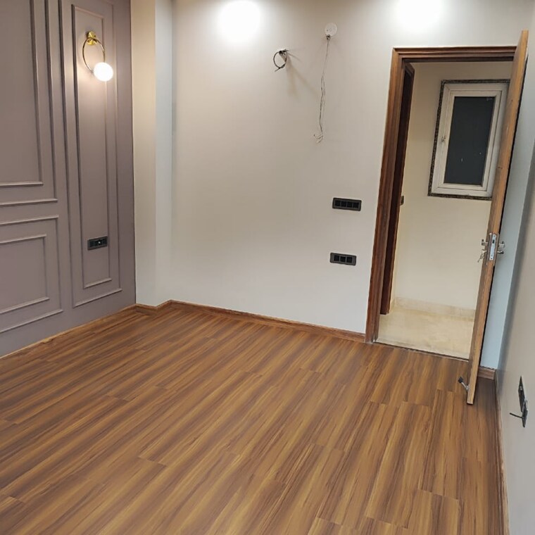 Room, raheja-mall 3 Bedroom 200 Sq.Yd. Builder Floor In Tikri Gurgaon 9162223