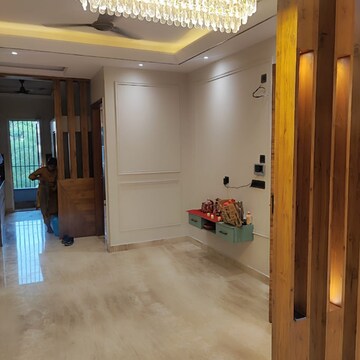 Room in 3 BHK Builder Floor at Raheja Mall, Tikri – for Rent