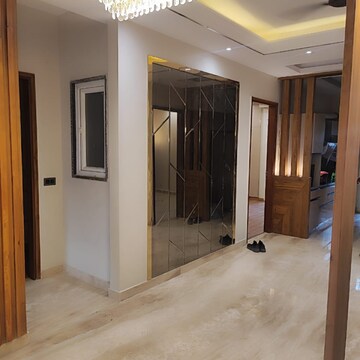 Room in 3 BHK Builder Floor at Raheja Mall, Tikri – for Rent