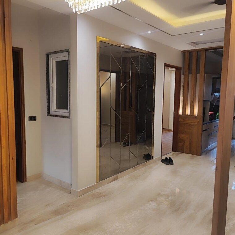 Room, raheja-mall 3 Bedroom 200 Sq.Yd. Builder Floor In Tikri Gurgaon 9162223