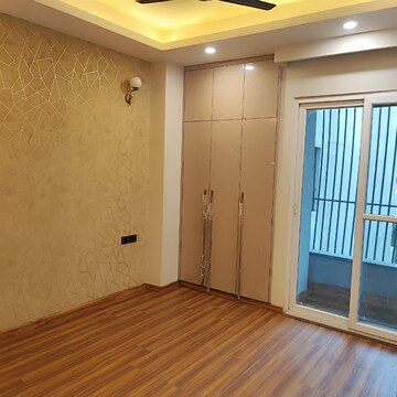 Room in 3 BHK Builder Floor at Raheja Mall, Tikri – for Rent