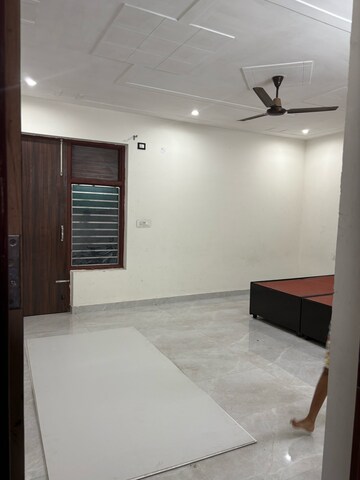 Bedroom in 2 BHK Builder Floor at Sector 02 – for Rent