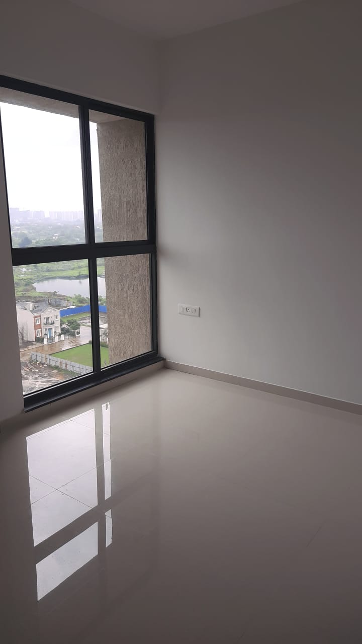 3.5 BHK + Servant Room Apartment For Sale in Raheja Reflections Eternity