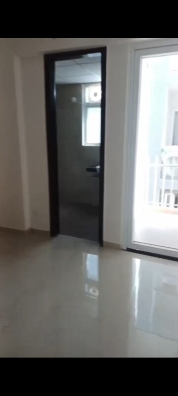 Room in 2.5 BHK Apartment at Smart World Gems, Sector 89 – for Rent