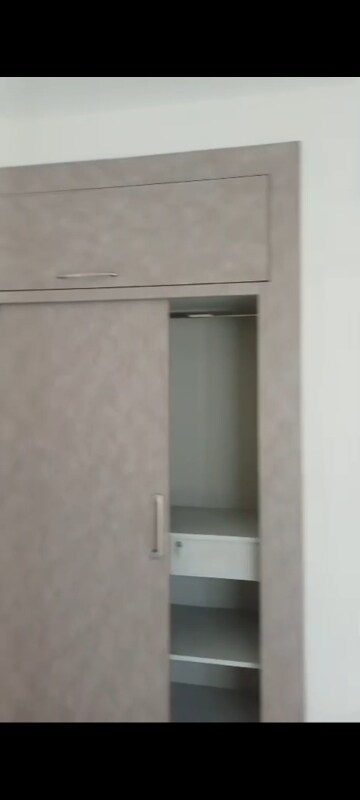 Room in 2.5 BHK Apartment at Smart World Gems, Sector 89 – for Rent
