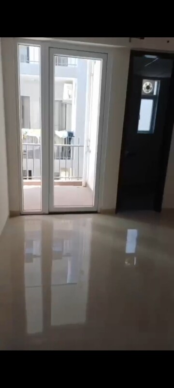 Room in 2.5 BHK Apartment at Smart World Gems, Sector 89 – for Rent