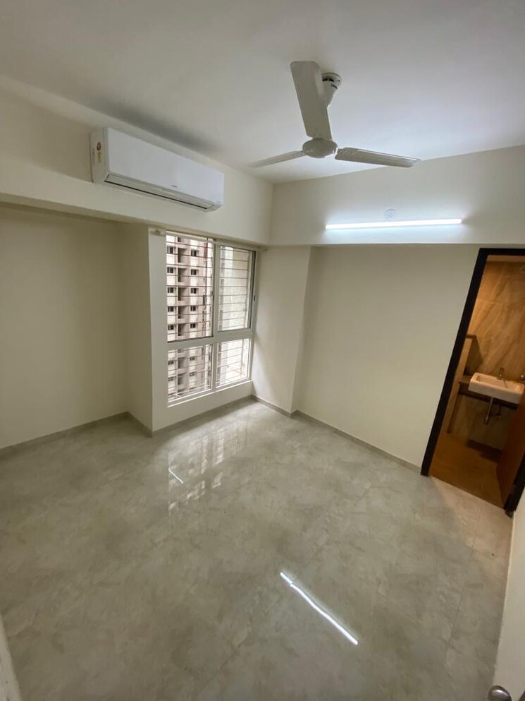 Room, lodha-amara 1.5 Bedroom 650 Sq.Ft. Apartment In Kolshet Road Thane 9162293