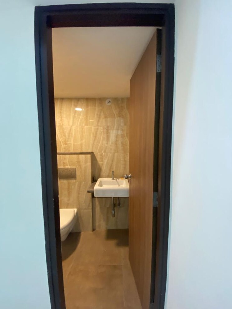 Bathroom, lodha-amara 1.5 Bedroom 650 Sq.Ft. Apartment In Kolshet Road Thane 9162293