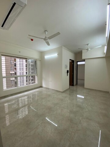 Room in 1.5 BHK Apartment at Lodha Amara, Kolshet Road – for Rent