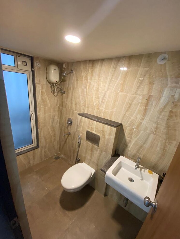Bathroom, lodha-amara 1.5 Bedroom 650 Sq.Ft. Apartment In Kolshet Road Thane 9162293