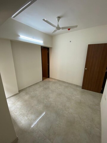 Room in 1.5 BHK Apartment at Lodha Amara, Kolshet Road – for Rent