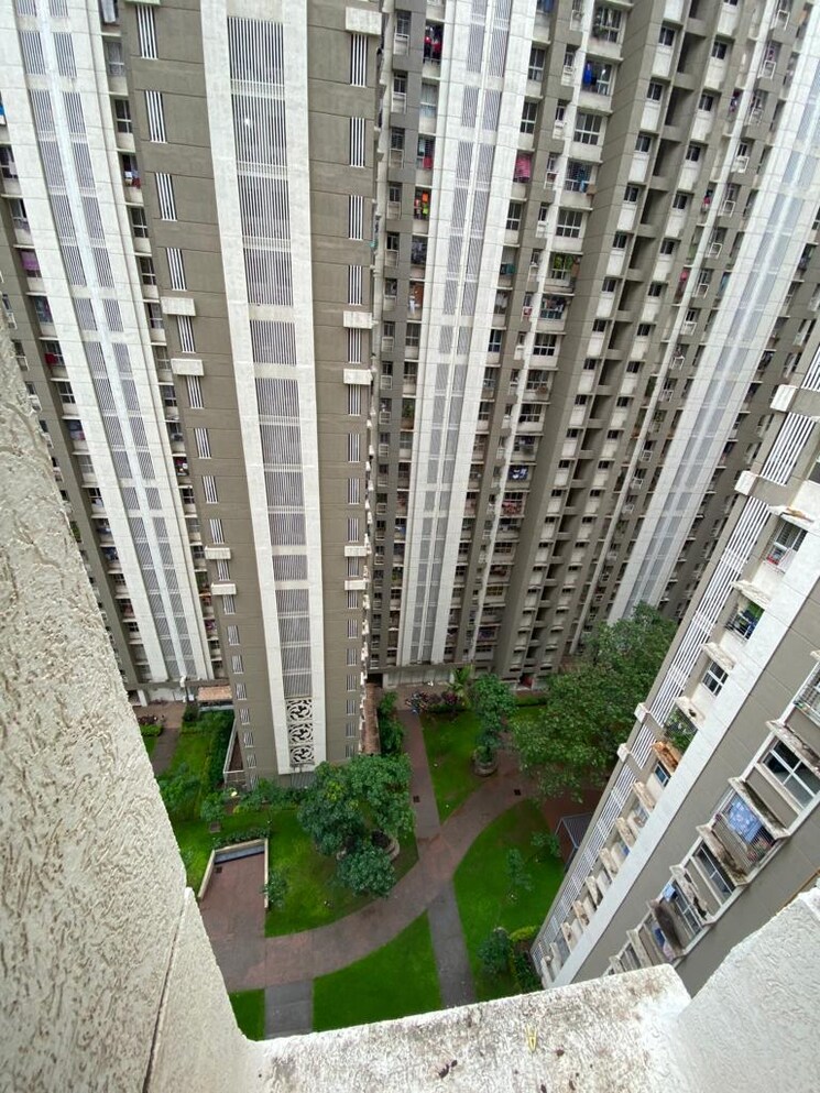 Exterior View, lodha-amara 1.5 Bedroom 650 Sq.Ft. Apartment In Kolshet Road Thane 9162293