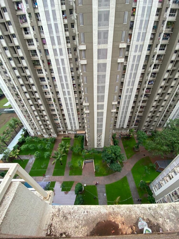 Exterior View, lodha-amara 1.5 Bedroom 650 Sq.Ft. Apartment In Kolshet Road Thane 9162293