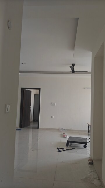 Room in 3 BHK Apartment at Ambika Florence Park, North Mullanpur – for Rent