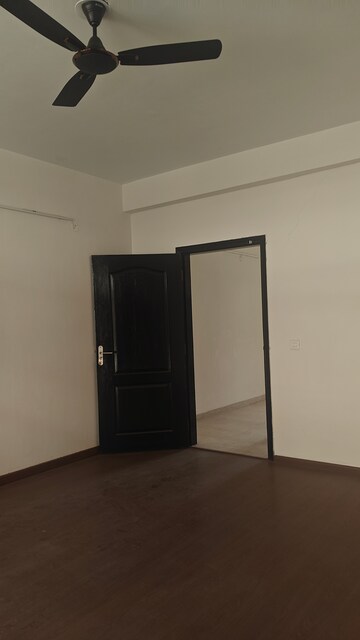 Room in 3 BHK Apartment at Ambika Florence Park, North Mullanpur – for Rent