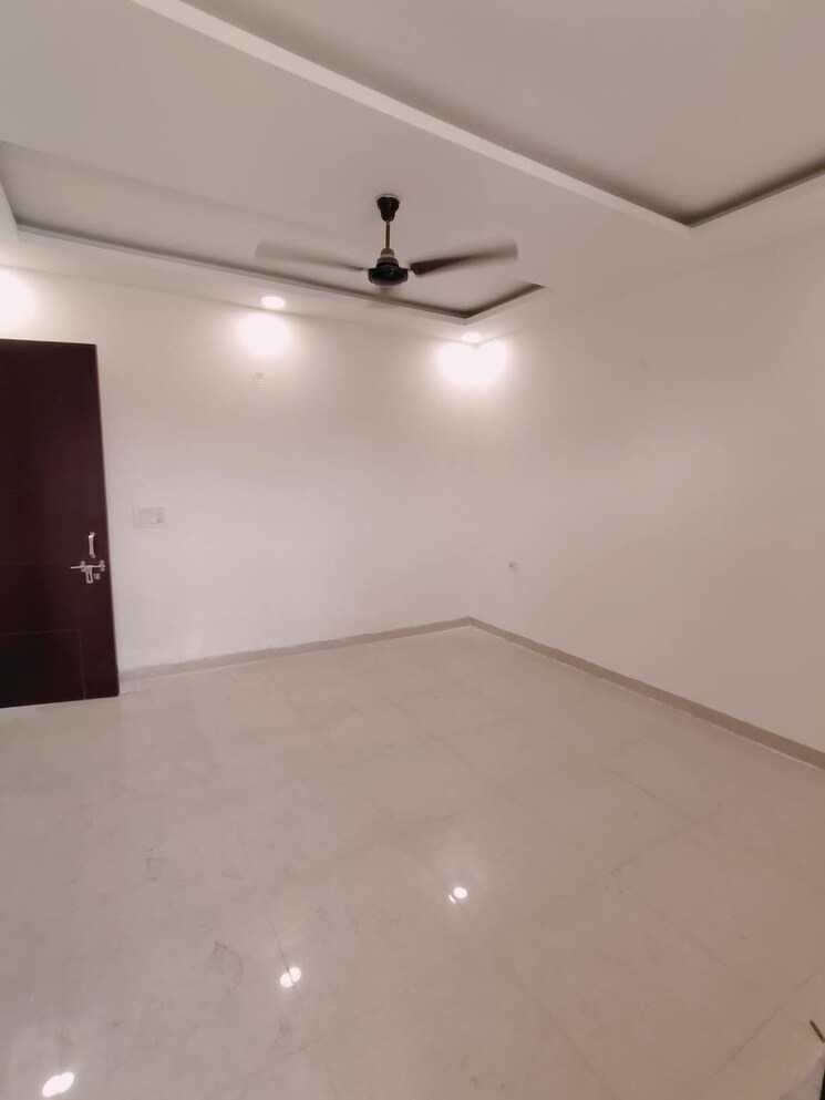 Room, green fields colony 3 Bedroom 1900 Sq.Ft. Builder Floor In Green Fields Colony Faridabad 9162353