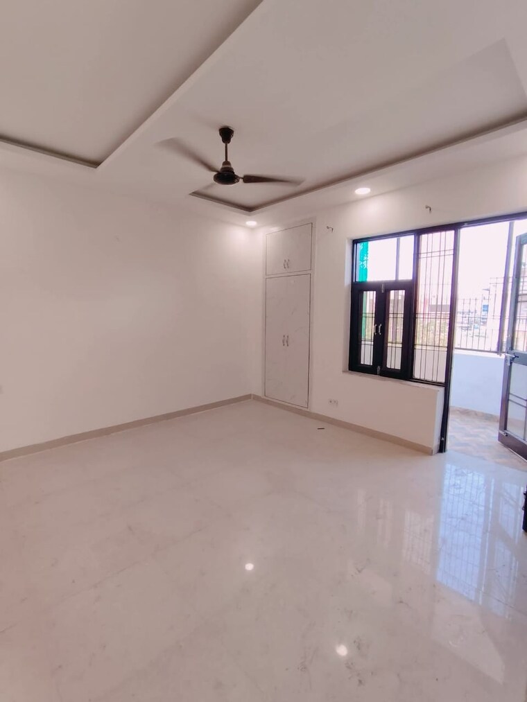Room, green fields colony 3 Bedroom 1900 Sq.Ft. Builder Floor In Green Fields Colony Faridabad 9162353