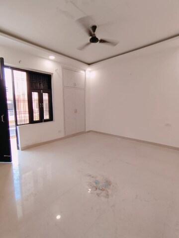 Room in 3 BHK Builder Floor at Green Fields Colony – for Sale