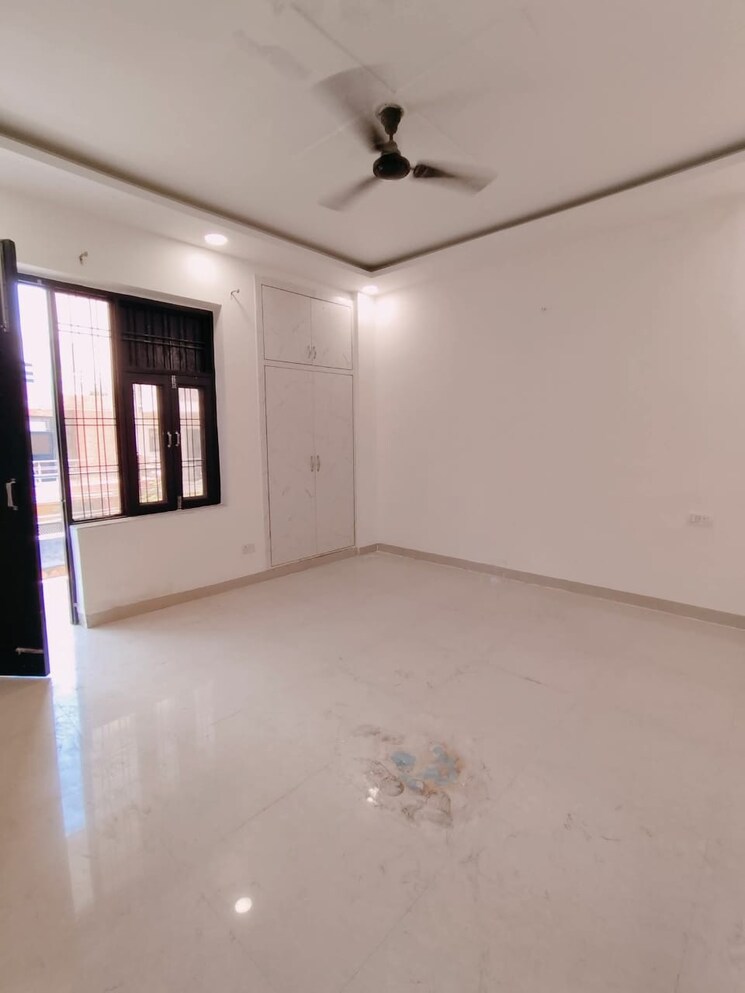 Room, green fields colony 3 Bedroom 1900 Sq.Ft. Builder Floor In Green Fields Colony Faridabad 9162353