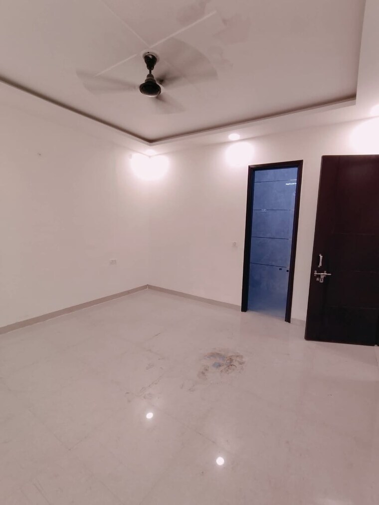 Room, green fields colony 3 Bedroom 1900 Sq.Ft. Builder Floor In Green Fields Colony Faridabad 9162353