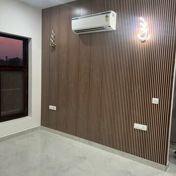 Room in 3 BHK Builder Floor at Sector 57 – for Rent