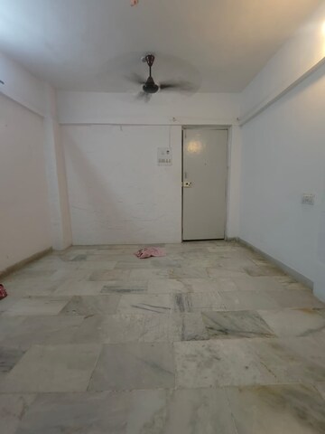 Room in 1 BHK Apartment at Gokul Apartment Malad West, Malad West – for Rent