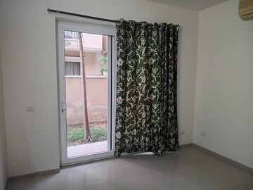 Room in 3 BHK Apartment at Emaar MGF Emerald Hills, Sector 65 – for Rent