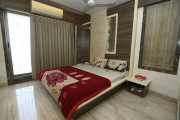 Bedroom in 4 BHK Apartment at Kamala New Apsara, Khar West – for Rent