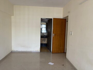 Room in 2 BHK Apartment at Goyal Green Woods, Andheri East – for Rent