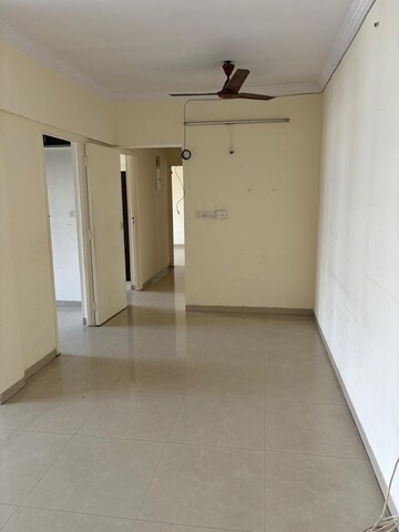 Room in 2 BHK Apartment at Goyal Green Woods, Andheri East – for Rent