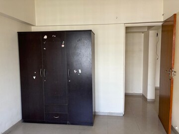 Room in 2 BHK Apartment at Goyal Green Woods, Andheri East – for Rent