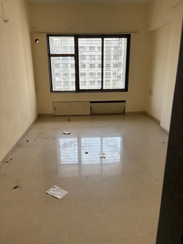Room in 2 BHK Apartment at Goyal Green Woods, Andheri East – for Rent