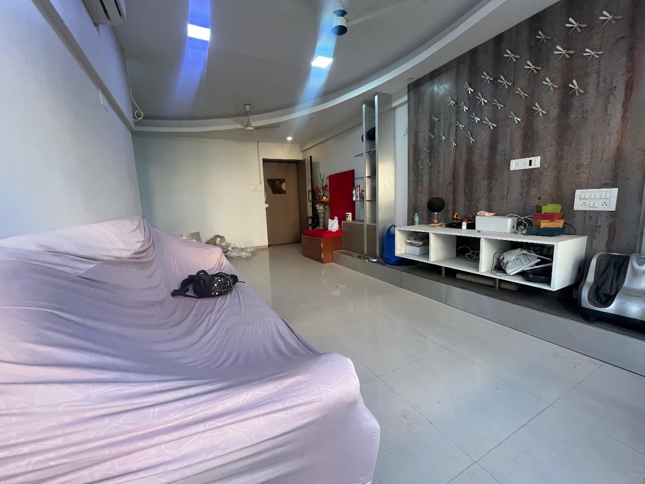 2 BHK Apartment For Rent in Evershine Grandeur