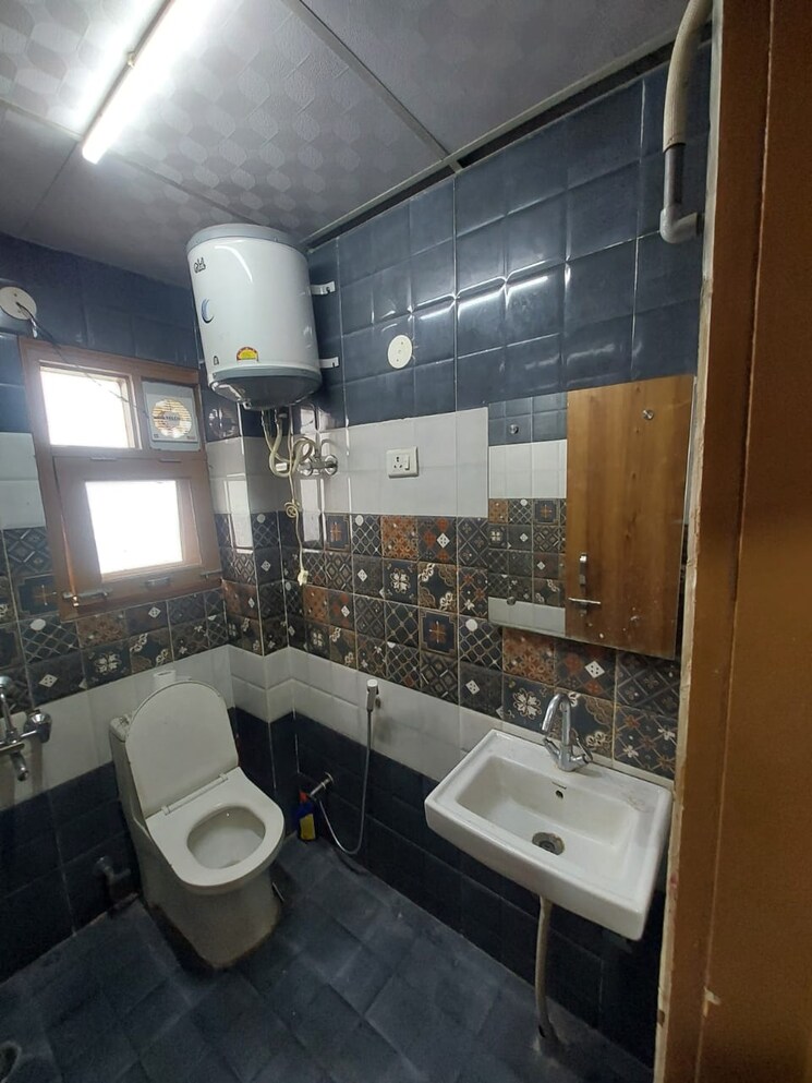 Team Area, unitech-arcadia 1 RK 350 Sq.Ft. Independent House In South City 2 Gurgaon 9162481