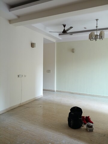 3 BHK Apartment For Rent in Mahagun Moderne, Sector 78