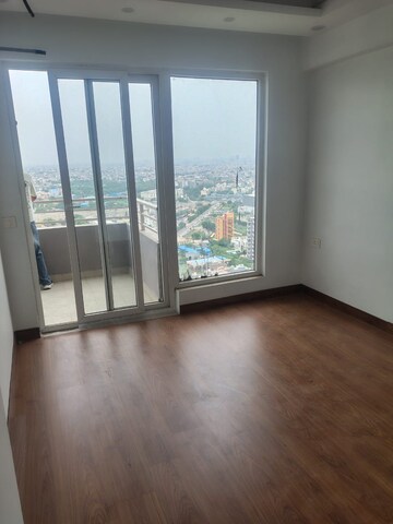 Room in 2 BHK Apartment at ILD Greens, Sector 37c – for Rent