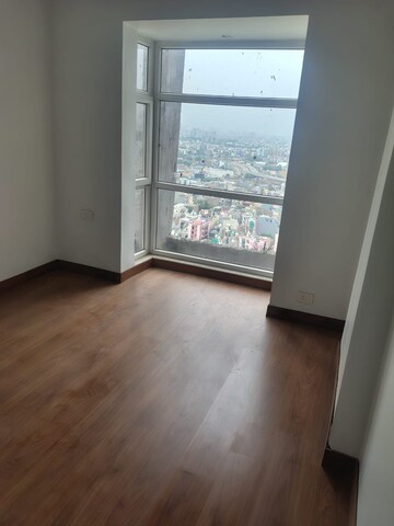 Room in 2 BHK Apartment at ILD Greens, Sector 37c – for Rent