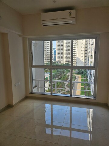 Room in 3 BHK Apartment at LnT Veridian, Powai – for Rent