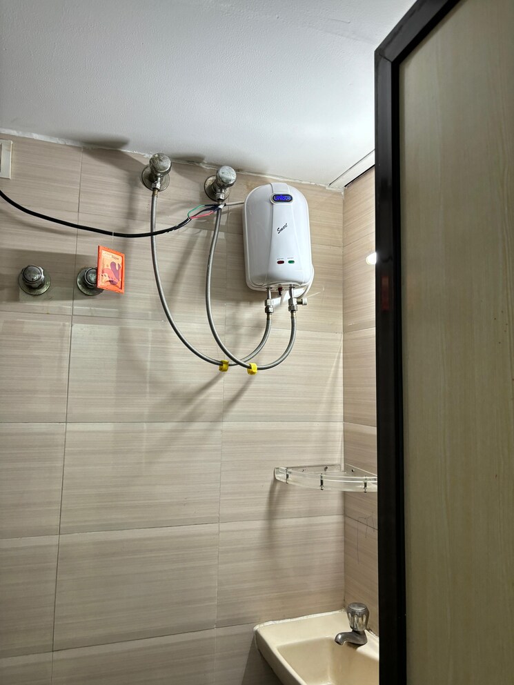 Bathroom, royal-palms-garden-view 2 Bedroom 764 Sq.Ft. Apartment In Goregaon East Mumbai 9162534