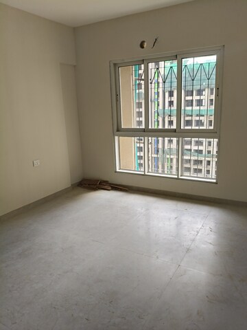 Room in 2 BHK Apartment at Dosti West County, Balkum Pada – for Rent