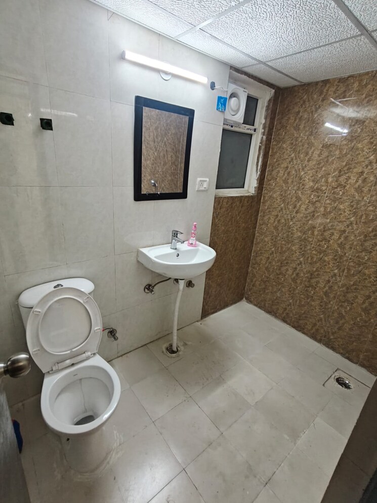 Bathroom, antriksh-golf-link 3 Bedroom 1650 Sq.Ft. Apartment In Sector 1 Greater Noida Greater Noida 9162561