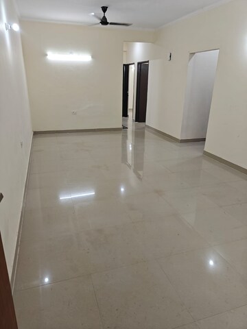 Room in 3 BHK Apartment at Antriksh Golf Link, Sector 1 Greater Noida – for Rent