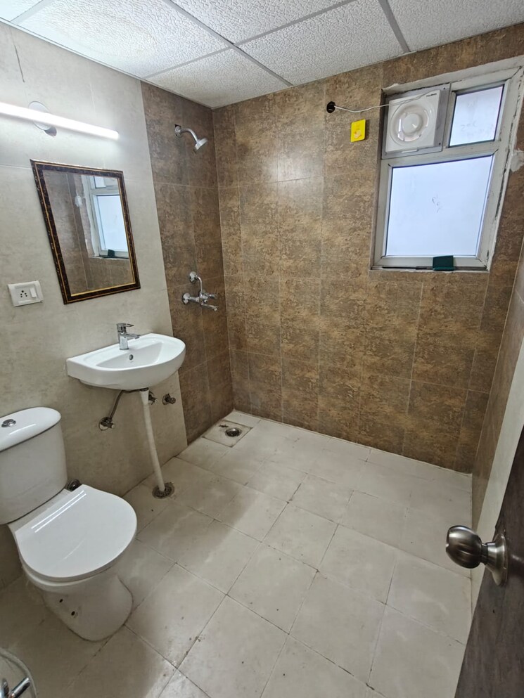Bathroom, antriksh-golf-link 3 Bedroom 1650 Sq.Ft. Apartment In Sector 1 Greater Noida Greater Noida 9162561