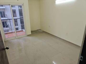 Room in 3 BHK Apartment at Antriksh Golf Link, Sector 1 Greater Noida – for Rent