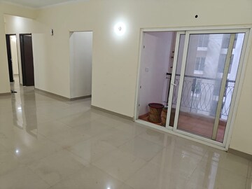Room in 3 BHK Apartment at Antriksh Golf Link, Sector 1 Greater Noida – for Rent